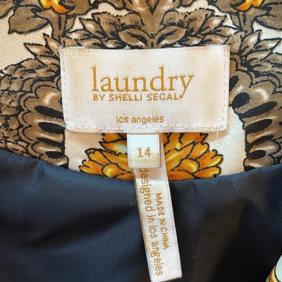 Chanel style blazer with all-over arabesque designs - Picture 4 of 8